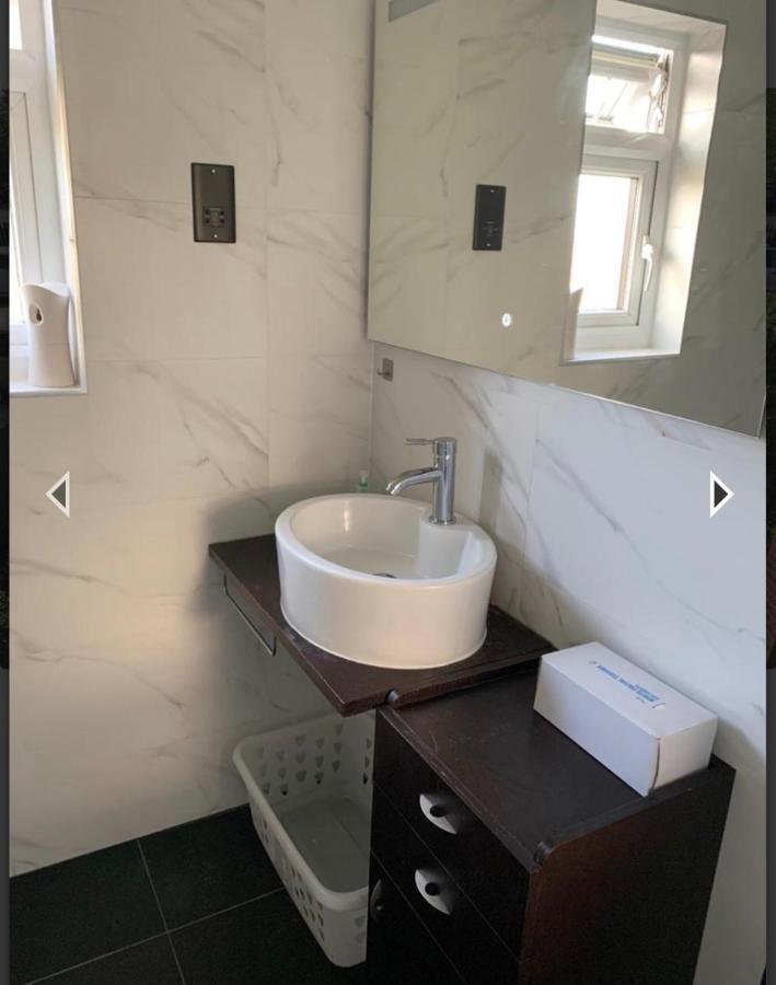 Baoyan Bed & Breakfast London Bagian luar foto
