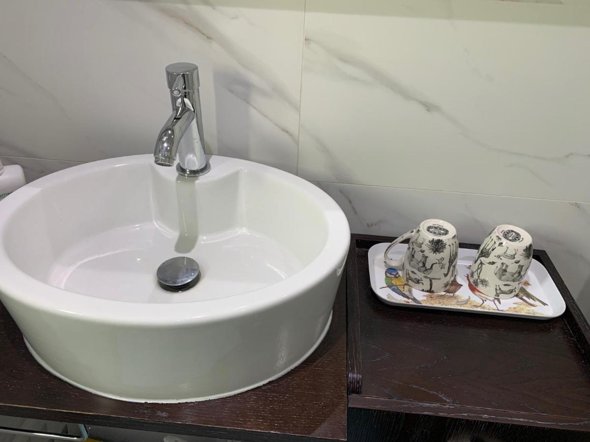 Baoyan Bed & Breakfast London Bagian luar foto